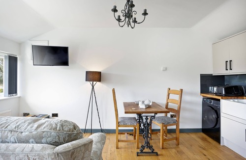 Penhallow Cottage | Romantic Cosy Studio Cottage with Hot Tub