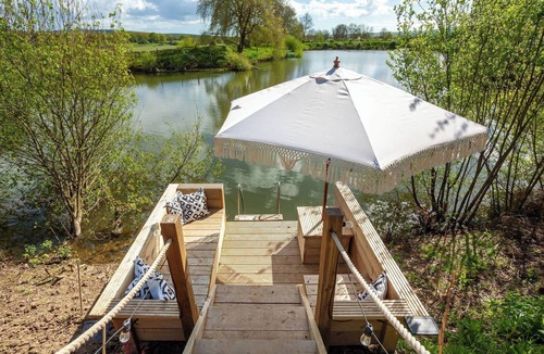 Henfield Cabin | Romantic Lakeview Dome