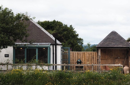 Murthly Cottage | Romantic Scottish Bothy - luxury cottage with an outdoor copper bath