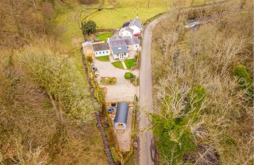 Haltwhistle Cabin | Romantic Shepherd's Hut with Wood-Fired Hot Tub