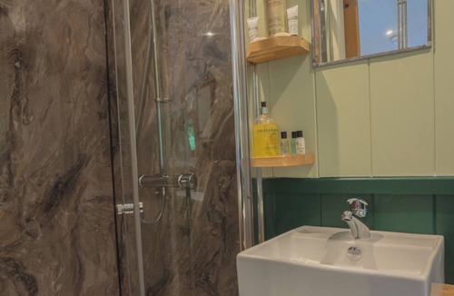 Haltwhistle Cabin | Romantic Shepherd's Hut with Wood-Fired Hot Tub