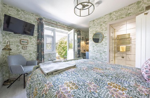 New Forest District House | Room 23