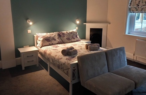 Cranleigh House | Room-comfortable Spacious Double Ensuite