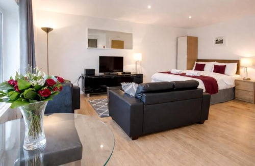 Leatherhead Apartment | Roomspace Serviced Apartments - Swan House