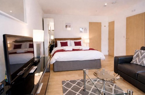 Leatherhead Apartment | Roomspace Serviced Apartments - Swan House