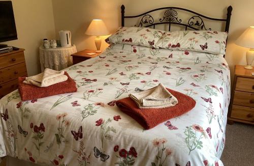 Melton Constable Bed & Breakfast | Roper Bungalow