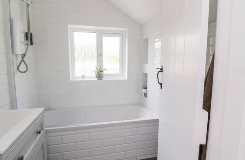 Egloshayle Cottage | ROSE COTTAGE, pet friendly, character holiday cottage in Wadebridge