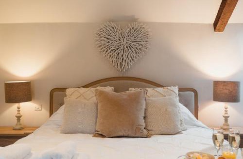 Upper Oddington House | Rose End Cottage, a Luxury Getaway