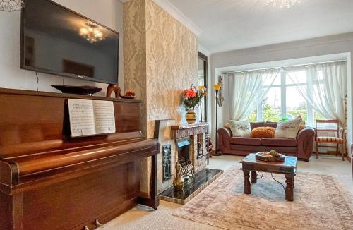 Redcar House | Roselynne
