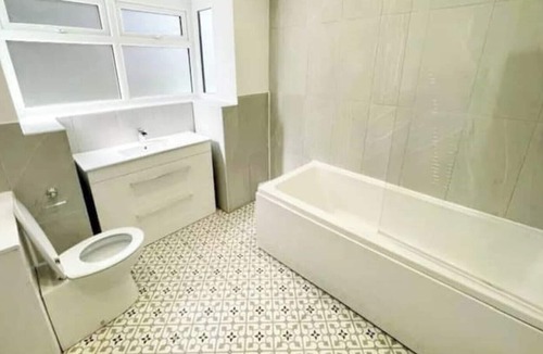 Sutton Coldfield House | Royal Sutton ArtHouse; Modern/Lux getaway