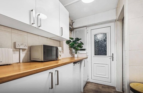 Horfield House | RudhallHaus|Modern|Spacious|4BR|Families|Groups