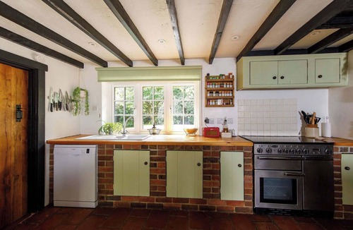 Chichester House | Rustic and Charming Country Cottage