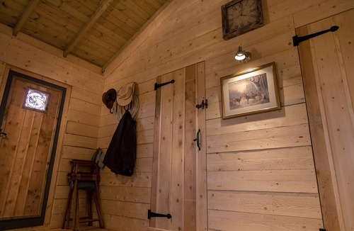 Sherwood Forest Cabin | Rustic Log Cabin overlooking Sherwood Forest