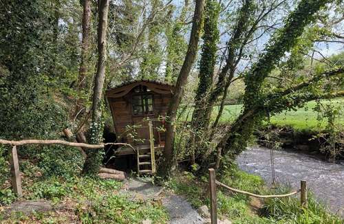 Mary Tavy Cottage | Rustic, rural, romantic, riverside: Love-Lee Little Cottage