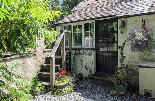 Mary Tavy Cottage | Rustic, rural, romantic, riverside: Love-Lee Little Cottage