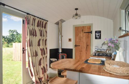 Messing House | Ryeland Hut - Qu7632