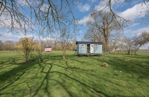 Woodbridge House | Sage Shepherds Hut, Boundary Farm Cottages