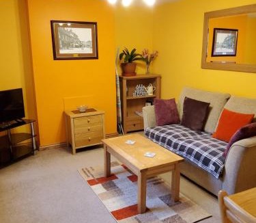 Guisborough House | Saltburn Holidays Primrose Cottage