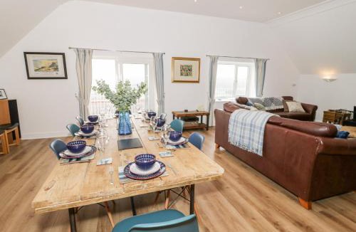 Penrhyn Bay House | Saron Chapel