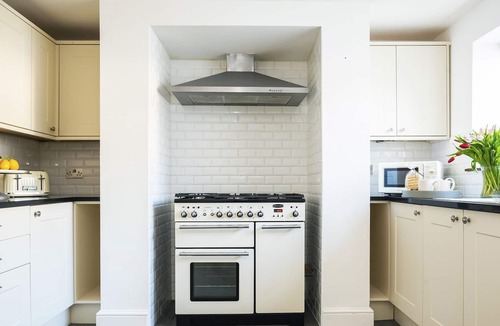 Bognor Regis Cottage | Sea House , Bognor Regis - sleeps 12 guests in 5 bedrooms