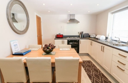 Dinas House | Sea Scape, Dinas Dinlle