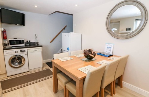 Dinas House | Sea Scape, Dinas Dinlle