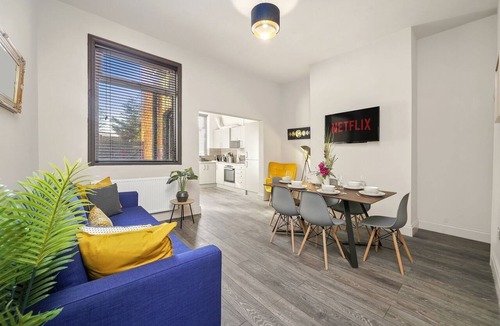 Golborne Apartment | Seabiscuit Studio by Stone Pit Apartments
