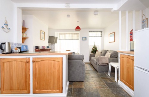 Looe House | Seafront House Overlooking Looe Beach. Pet friendly and Reserved Parking Space 1 minute walk!