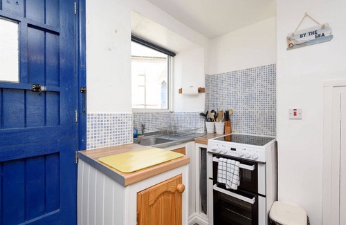 Looe House | Seafront House Overlooking Looe Beach. Pet friendly and Reserved Parking Space 1 minute walk!