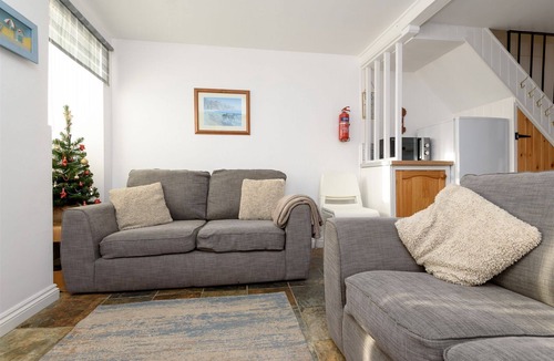 Looe House | Seafront House Overlooking Looe Beach. Pet friendly and Reserved Parking Space 1 minute walk!