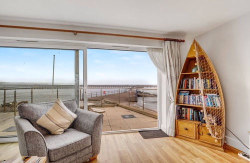 Amble House | Seafront property with amazing views