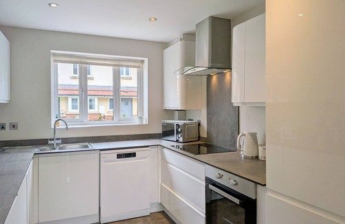 Bognor Regis Cottage | Seagrass - sleeps 8 guests in 4 bedrooms