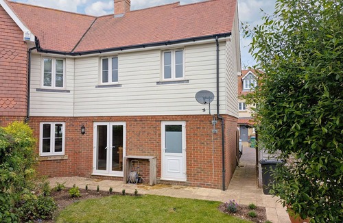 Bognor Regis Cottage | Seagrass - sleeps 8 guests in 4 bedrooms