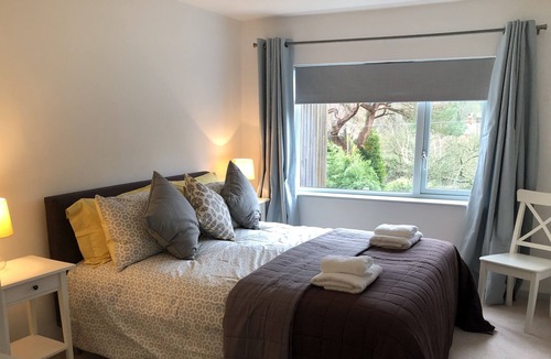 Studland House | Seaside escape 5 double bed, Log fires , walk pub/beach 15mins, sea views