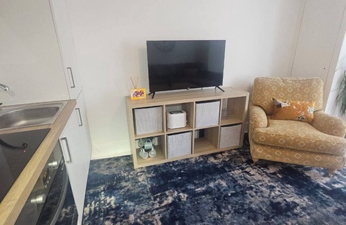 Margate Apartment | Seaside Haven Coastal Comfort 200m from the Beach