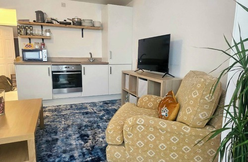 Margate Apartment | Seaside Haven Coastal Comfort 200m from the Beach