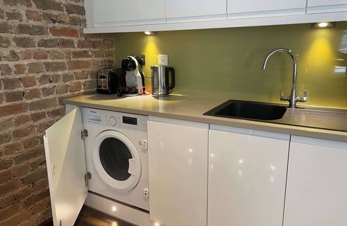 Kemptown Apartment | Seaside Studio in Central Kemptown with Sea View