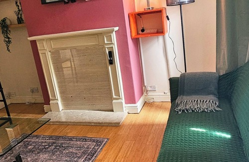 Clifton House | Self Check-in, 2 Bedroom peaceful home, 5 min from Beeston station, Nottingham