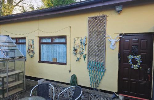 Pontypool Apartment | Self contained 1 bedroomed garden flat