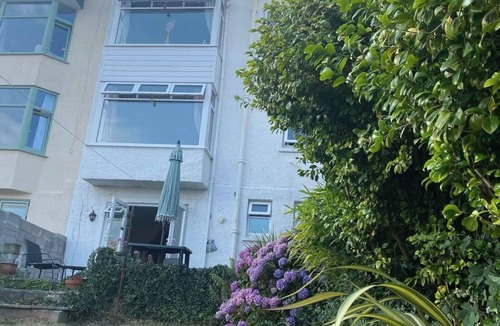 Sketty Apartment | Self contained ground floor Garden Flat with parking and view of lighthouse