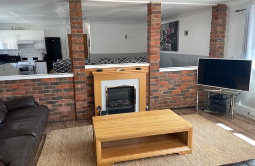 Fittleton Apartment | Self contained large annexe just 15 mins from Stonehenge