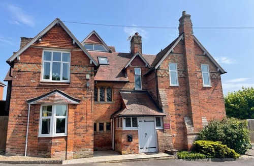 Fittleton Apartment | Self contained large annexe just 15 mins from Stonehenge