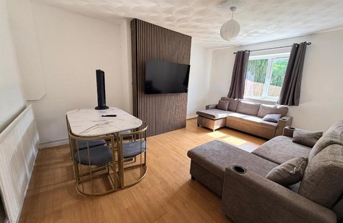Gabalfa Apartment | Semi Detached with Hot Tub - Pool Table - Large Garden