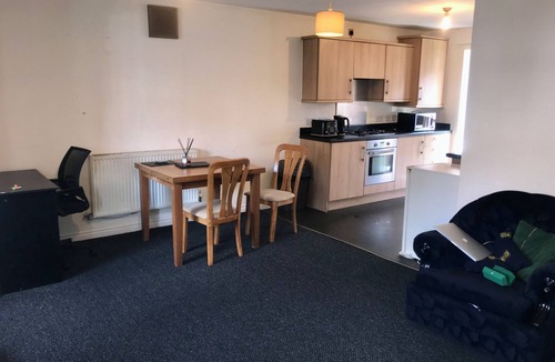 Smethwick Apartment | Serene Centra Smethwick Apartment Retreat