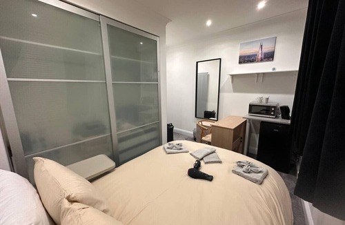 Cathedrals Cabin | Shard View Room central London