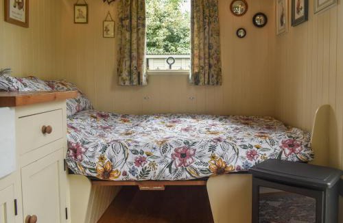Dursley House | Shepard's Hut