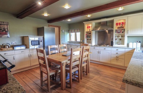Lancaster Cottage | SHEPHERD'S BARN, pet friendly, with a garden in Lancaster