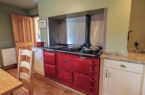 Lancaster Cottage | SHEPHERD'S BARN, pet friendly, with a garden in Lancaster