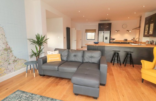 Berwick-upon-Tweed House | SHEPHERDS HOUSE, pet friendly, character holiday cottage in Lowick