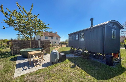 Tilney Fen End Cottage | Shepherds Hut - UK49729